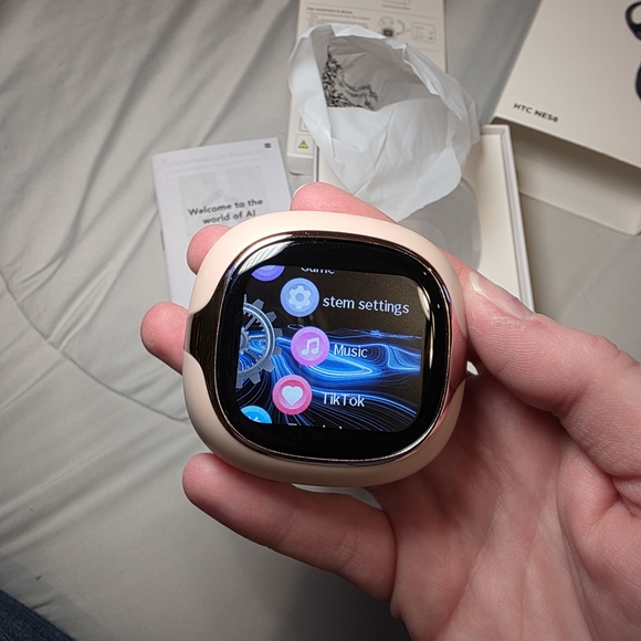 HTC Smartwatch with Interactive Display - Picture 6 of 7